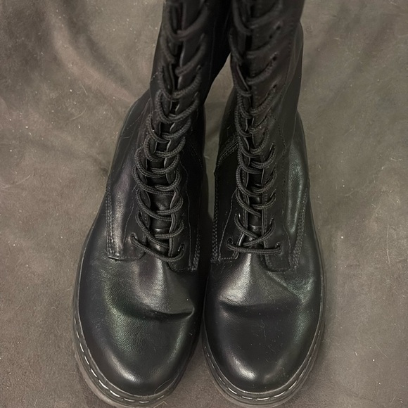 High combat boots. Zip up. Rubber treads, contrast stitch - Picture 6 of 6